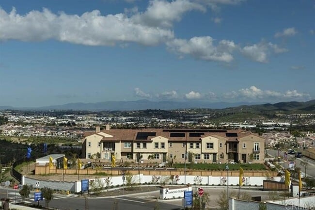 Building Photo - 166 Diamante Rd