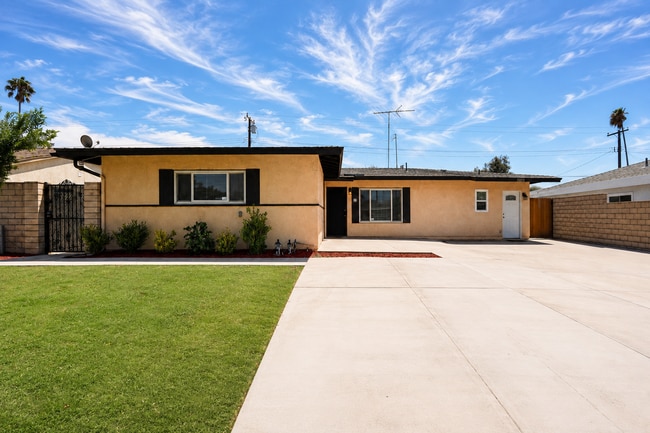 Building Photo - 8840 San Vicente Ave Unit 1