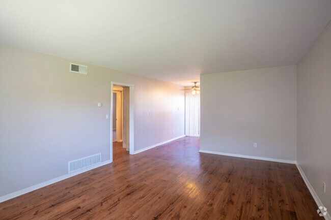 2 BR, 1 BA - 802 SF - Town Center Apartments