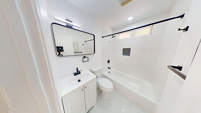 Photo - BEAUTIFUL 2 BED | Split Level| Feels Like ... Unit 1050 1/2