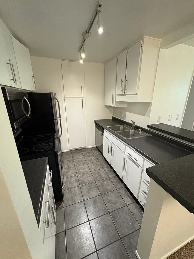 modern kitchen - 7777 W 91st St Unit E2131