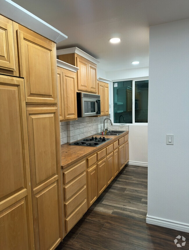 Building Photo - 1837 Walnut St Rental