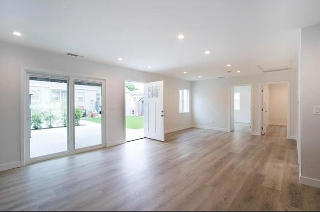 Photo - 2835 Pacific Ave