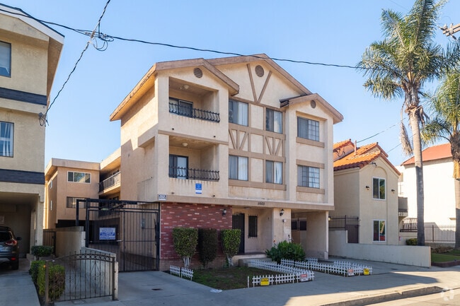 Building Photo - 11503 Menlo Ave.