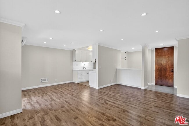 Photo - 5900 Canterbury Dr Unit B217