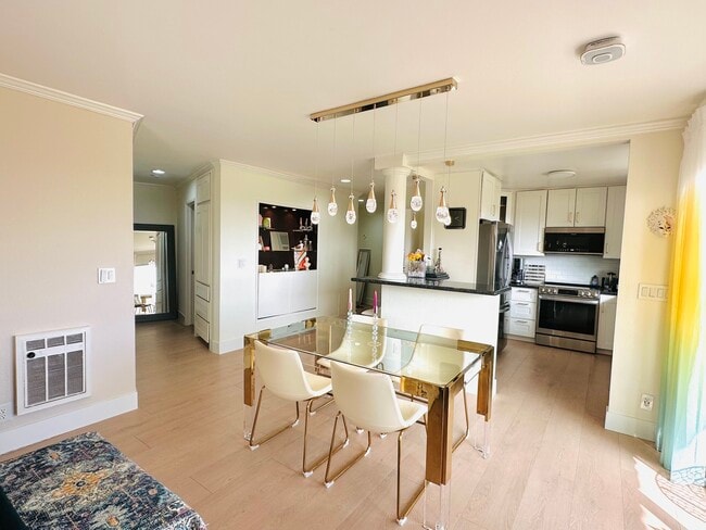 Photo - 8400 De Longpre Ave Unit 100