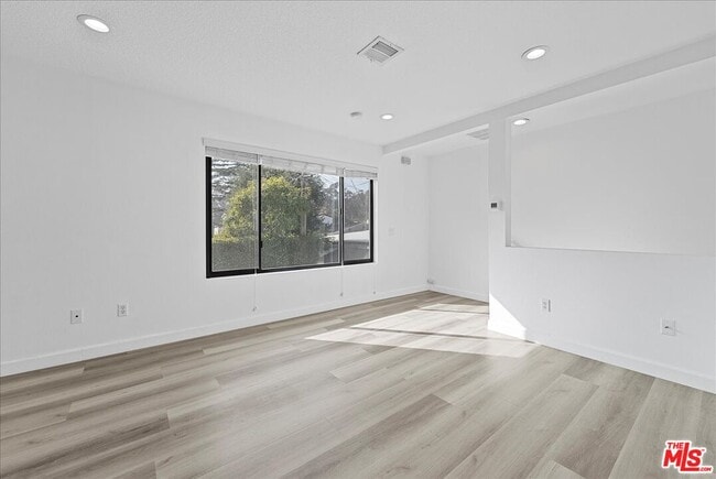 Photo - 721 Beloit Ave