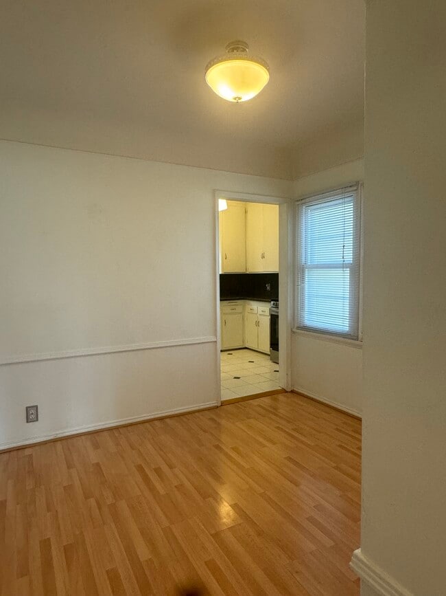 Dining room/Study - 8618 McConnell Ave Unit 8618