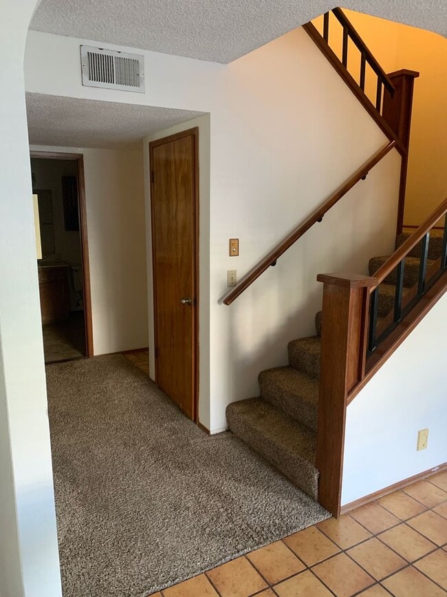 Building Photo - 255-257 Evergreen Ave Unit 255