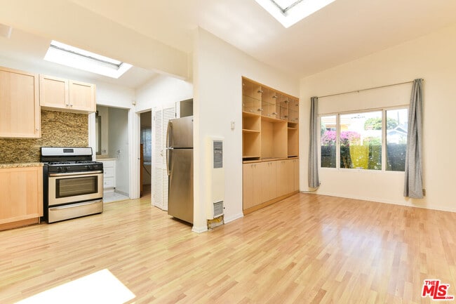 Building Photo - 420 Altair Pl