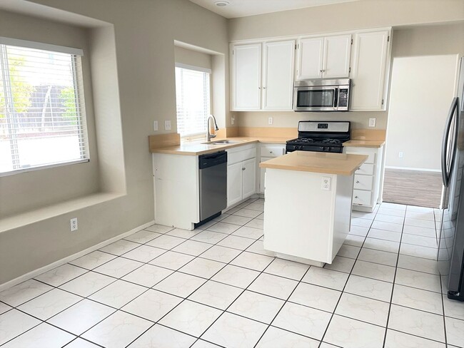 Photo - Spacious Murrieta Home For Rent!