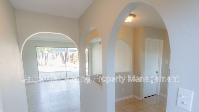 Photo - 20865 Burbank Blvd