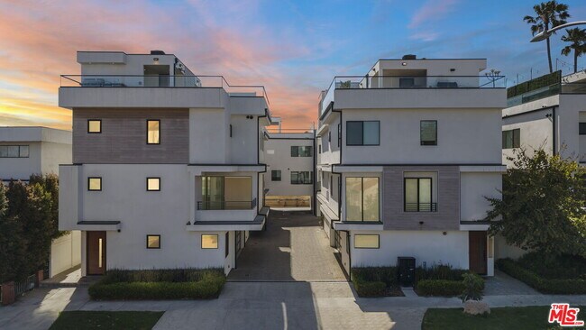 Photo - 733 N Gramercy Pl