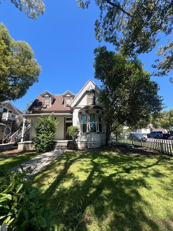 Photo - 225 East E Street