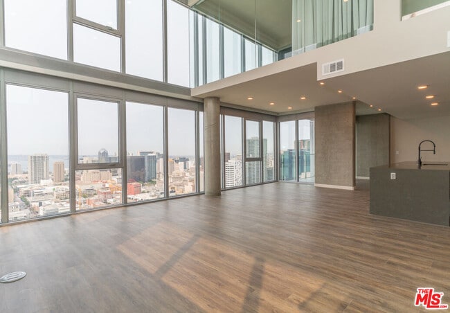 Building Photo - 601 Eleventh Ave Unit PH 3301 Rental