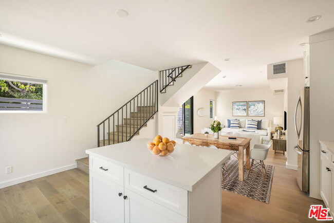 Photo - 535 Beloit Ave