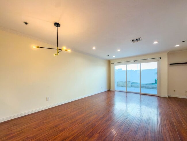 Photo - 315 Cameron Pl Unit 3