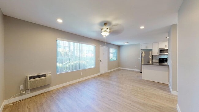 Photo - Henry Square