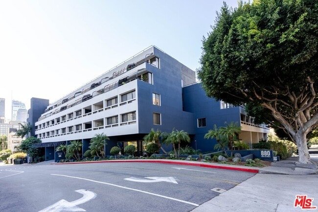 Building Photo - 880 W 1st St Unit 712