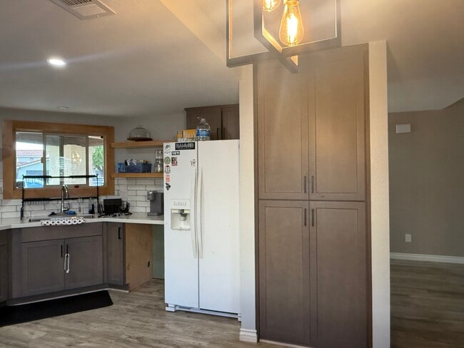 Photo - 305 Chaplin Cir