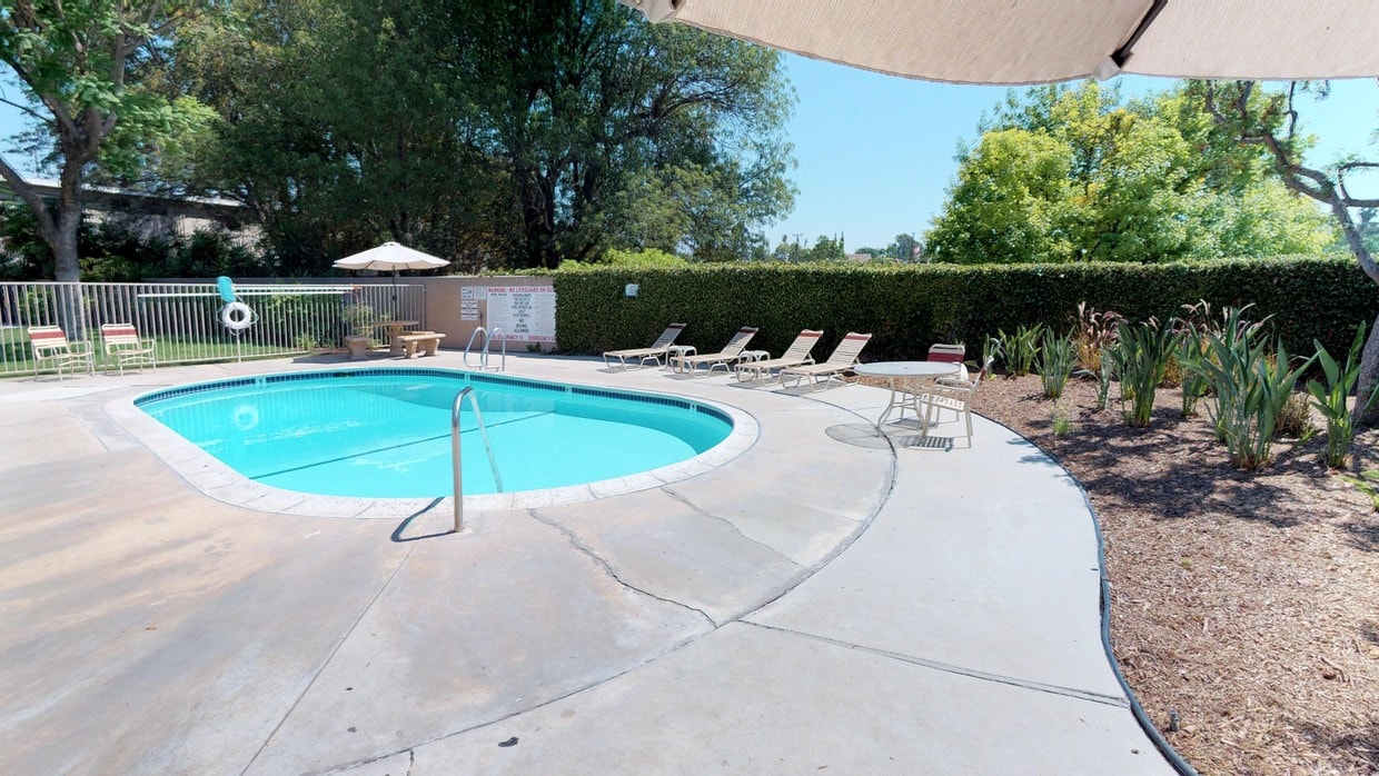 3D Tour - Pinecrest Apartments