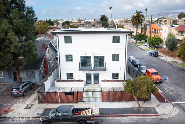Photo - 443 N Harvard Blvd Townhome