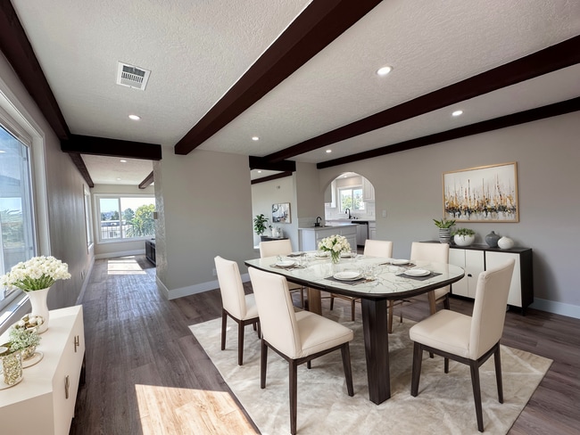 Dining room - 770 W 2nd St Unit 1