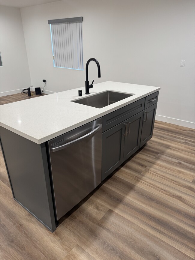 Photo - 929 E 91st St Unit 925