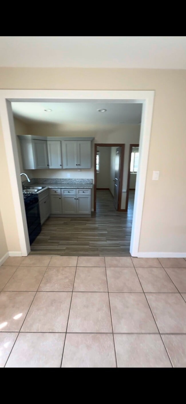 Photo - 3700 Hillview Rd