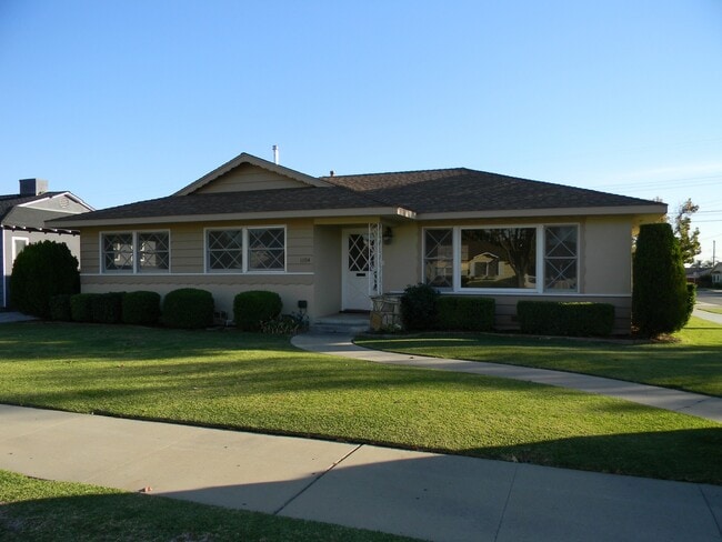 Building Photo - 1104 E Everett Pl