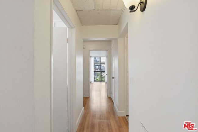 Photo - 10747 Wilshire Blvd Unit 701