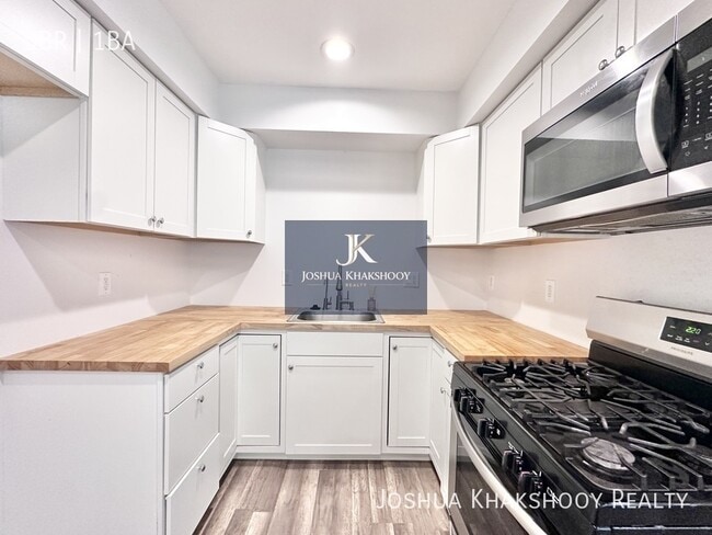 Photo - 14617 Gilmore St Unit 6