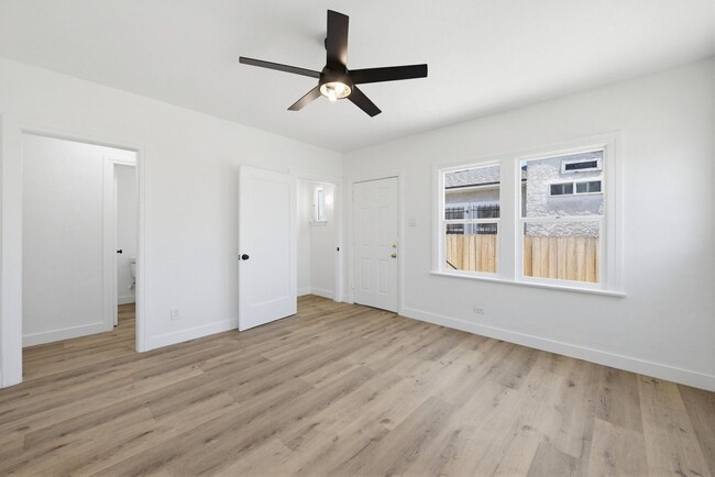 Photo - 1510 W 52nd St Unit 1512.5