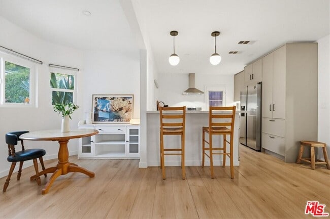 Photo - 3540 Division St