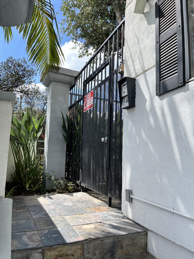 Photo - Chateau Studio Village Apartments