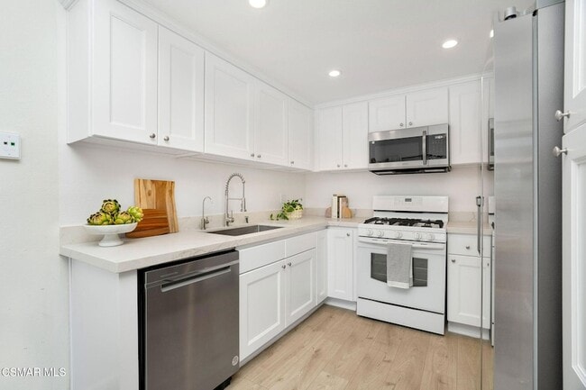 Photo - 17914 Magnolia Blvd Unit 135