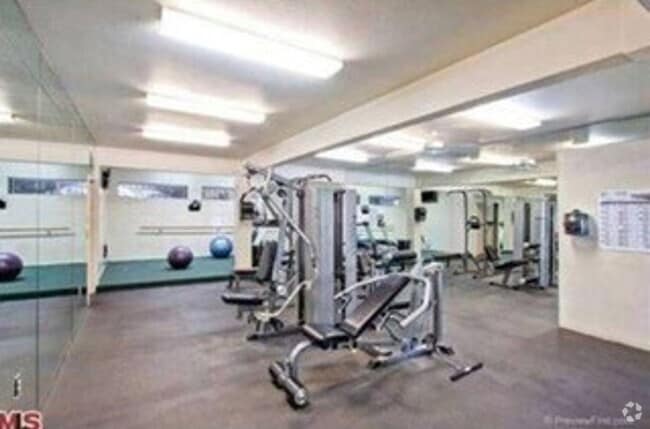 Building Photo - 2 bedroom and 2 bathroom condo in Mission ...