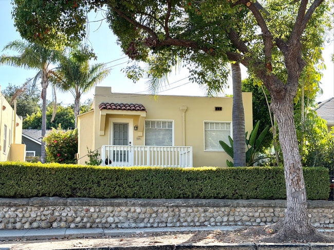 Building Photo - 1325 Laguna St