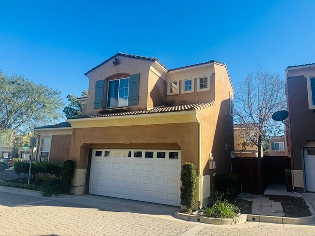 Building Photo - Stunning Sanctuary Awaits