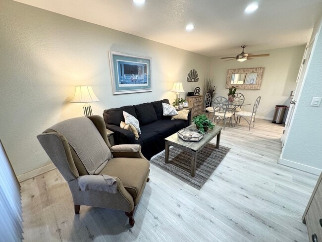 Building Photo - Long Term - Beautifully Updated 1 Bedroom Condo in Palm Springs Villas II Unit 104