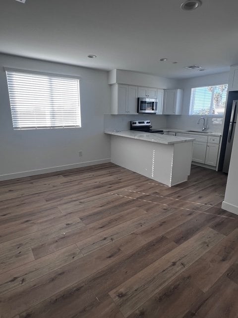 Photo - 447 W 74th St