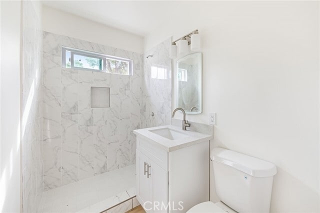 Photo - 13812 Oxnard St