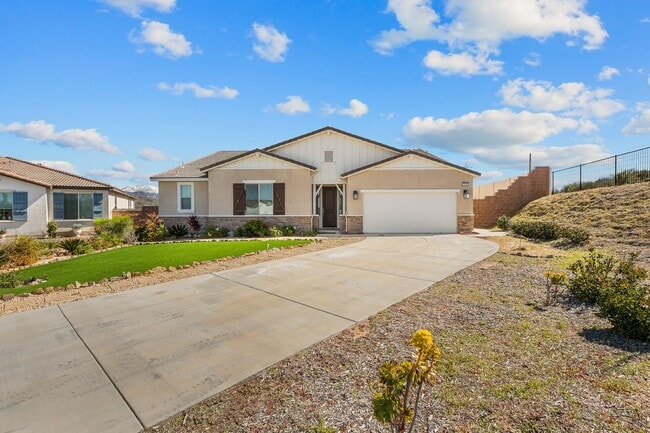Building Photo - Stunning 4 bedroom 3 bath home in Summer Wind Trail Community