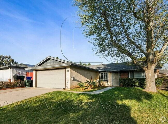 Building Photo - Lovely Single Story 4 Bed/2 Bath Home In R...