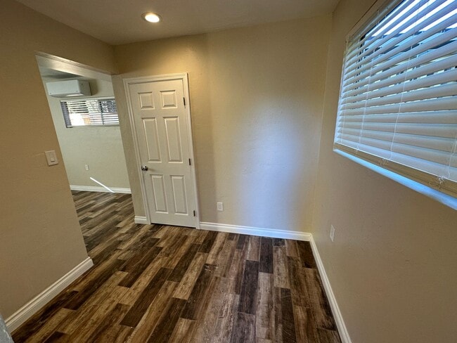 Photo - 678 N Shaffer St Unit C