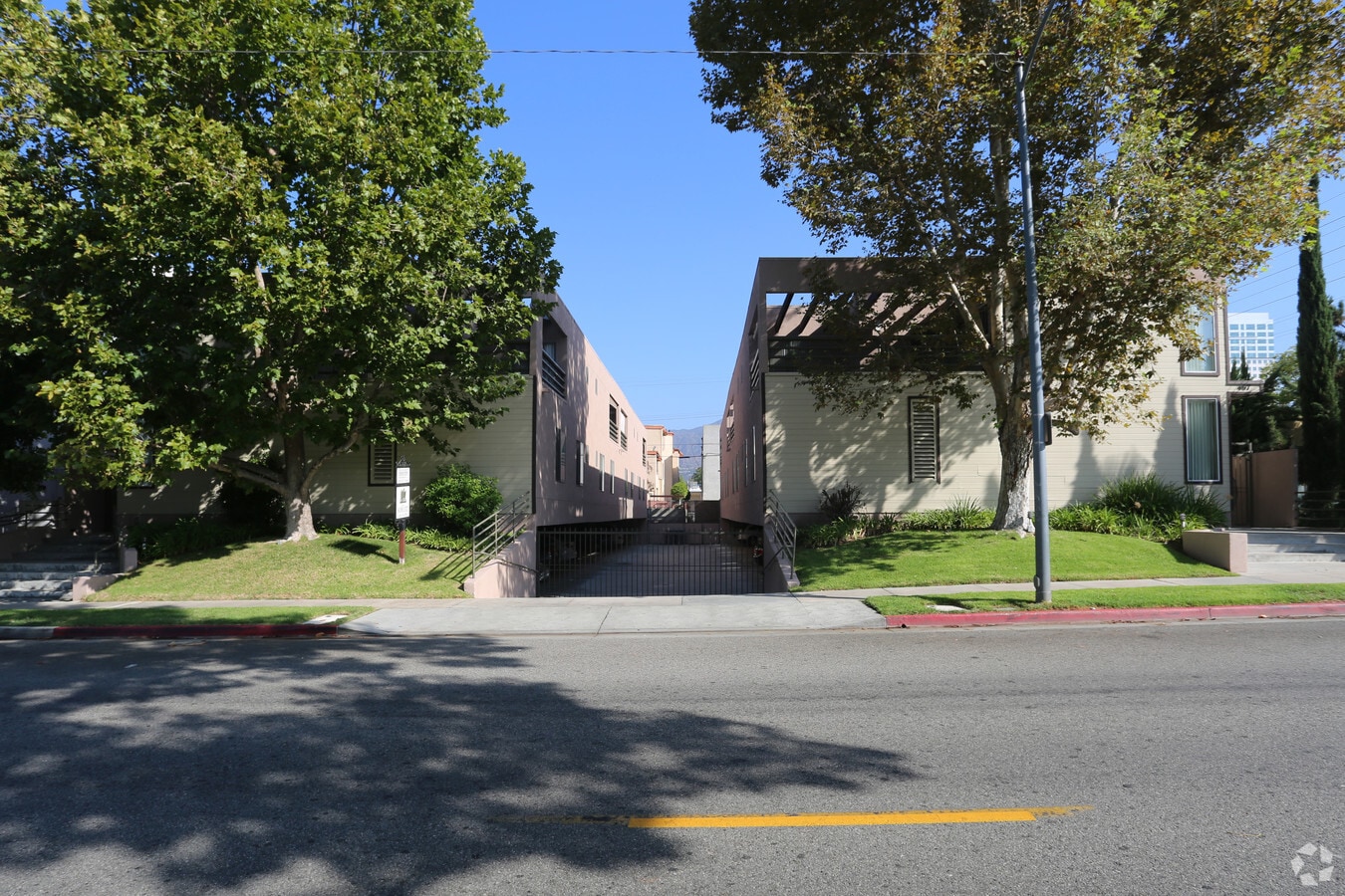 Photo - 407-409 W Lexington Dr