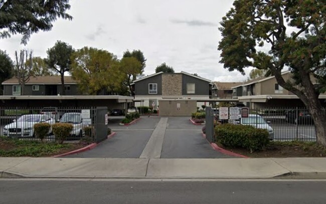 Santa Ana 1 bed 1 bath for Lease - Lakesho... - Santa Ana 1 bed 1 bath for Lease - Lakesho... Condo Unit B