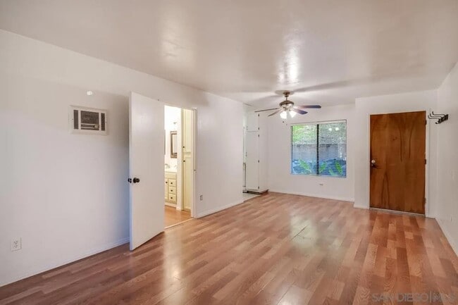Building Photo - 6725 Mission Gorge Rd Unit 101B