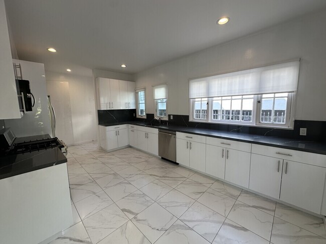 Photo - 1407 Laurel Ave Unit 1407A