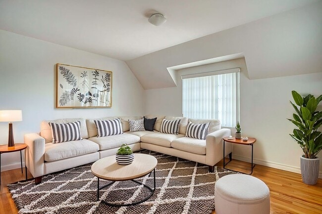 Photo - 2564 W 5th St Apartment Unit 2560 1/2